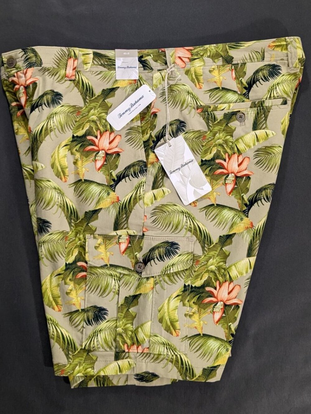 $118 Tommy Bahama IslandZone® 9" Cargo Shorts Size 40 Boracay Orchid Botanic